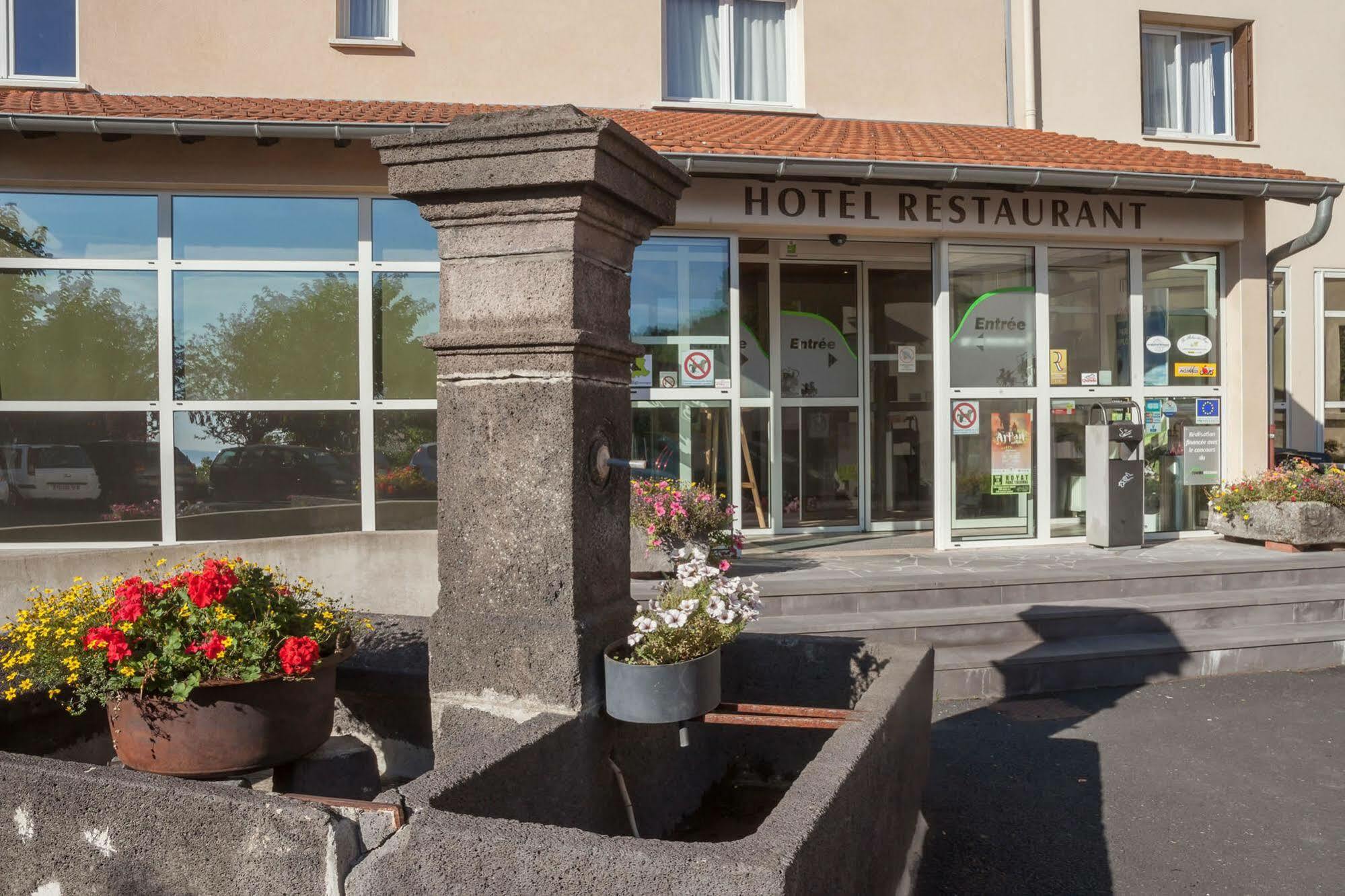 Hotel Logis Relais Des Puys Orcines Exterior foto