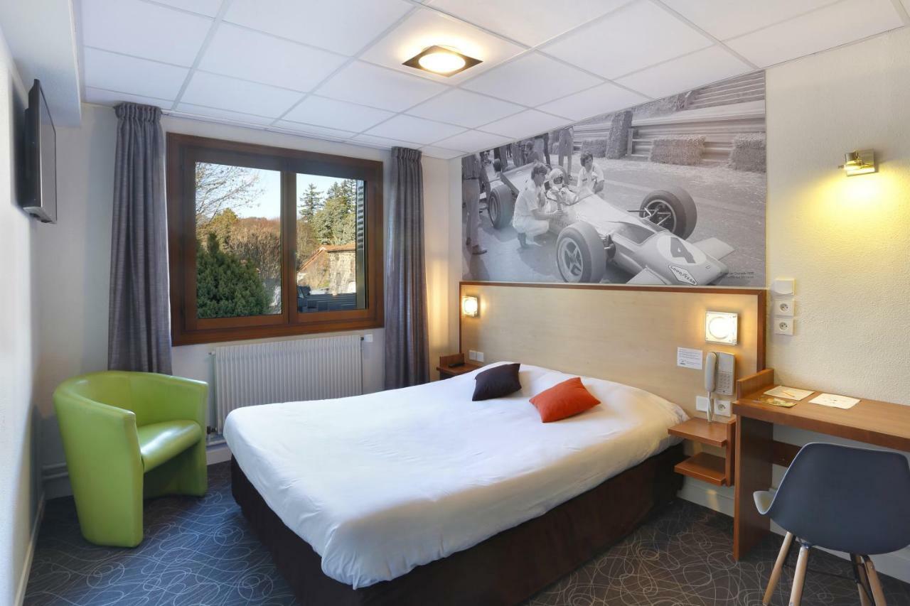 Hotel Logis Relais Des Puys Orcines Exterior foto